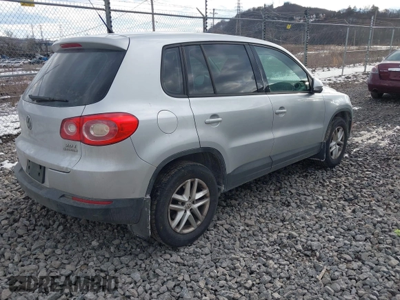 2011 Volkswagen Tiguan SEL with VIN WVGBV7AX5BW502741, listed as a IAAI auction lot 41441949 with 106,700 mi miles and . Bid and sale history available at DreamBid. Image 4.