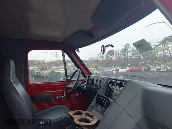 1990 Chevrolet Chevy Van z VIN 2GCEG25H9L4147291, wystawiony jako IAAI lot #41468176 z przebiegiem Nie podano mil oraz . Historia ofert i sprzedaży dostępna na DreamBid. Obrazek 5.