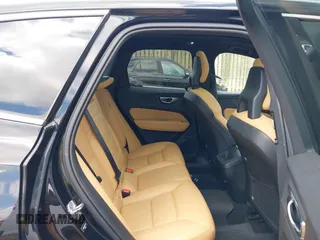 2018 Volvo XC60 Momentum z VIN YV4102RKXJ1002352, wystawiony jako IAAI lot #42260387 z przebiegiem 68 023 mil mil oraz . Historia ofert i sprzedaży dostępna na DreamBid. Obrazek 8.