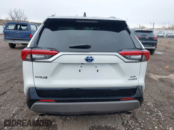 2024 Toyota RAV4 Hybrid XSE with VIN 2T3E6RFV3RW066031, listed as a IAAI auction lot 41736142 with 8,007 mi miles. Bid and sale history available at carsss.com. Image 17.