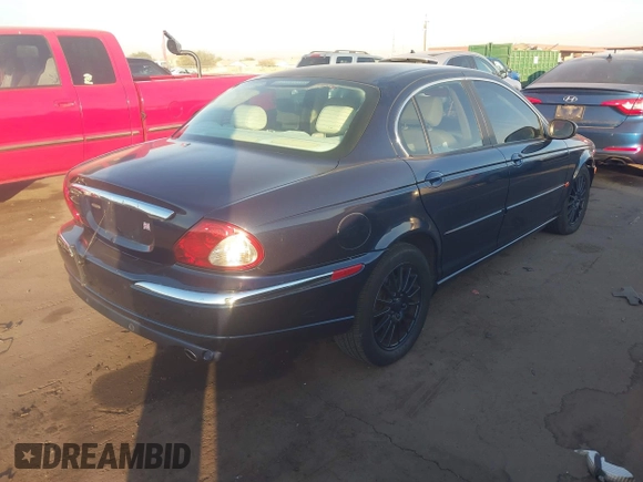 2007 Jaguar X-Type z VIN SAJWA51A57WJ26388, wystawiony jako IAAI lot #41166569 z przebiegiem 106 179 mil mil oraz . Historia ofert i sprzedaży dostępna na DreamBid. Obrazek 4.