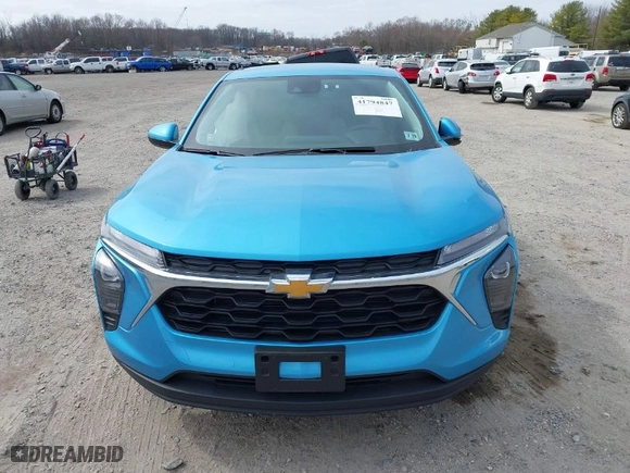 2025 Chevrolet Trax LS with VIN KL77LFEPXSC028269, listed as a IAAI auction lot 41794847 with 14,854 mi miles. Bid and sale history available at carsss.com. Image 12.