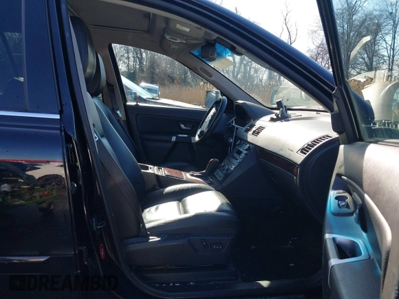 2014 Volvo XC90 with VIN YV4952CZ8E1680906, listed as a IAAI auction lot 41530926 with 118,494 mi miles and . Bid and sale history available at DreamBid. Image 5.