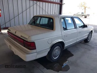 1994 Chrysler LeBaron z VIN 1C3AA3638RF322789, wystawiony jako IAAI lot #41654157 z przebiegiem 53 084 mil mil oraz . Historia ofert i sprzedaży dostępna na DreamBid. Obrazek 4.