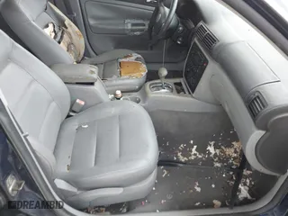 2003 Volkswagen Passat GLS with VIN WVWVD63B93E026484, listed as a IAAI auction lot 41071543 with 172,538 mi miles. Bid and sale history available at carsss.com. Image 5.