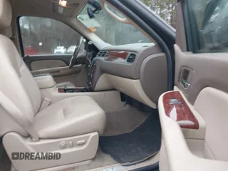 2009 Chevrolet Tahoe LTZ z VIN 1GNFC33J19R282480, wystawiony jako IAAI lot #41536774 z przebiegiem 118 831 mil mil oraz . Historia ofert i sprzedaży dostępna na DreamBid. Obrazek 5.