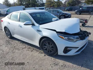 2020 Kia Optima LX with VIN 5XXGT4L3XLG424520, listed as a IAAI auction lot 41663821 with 85,960 mi miles. Bid and sale history available at carsss.com. Image 1.