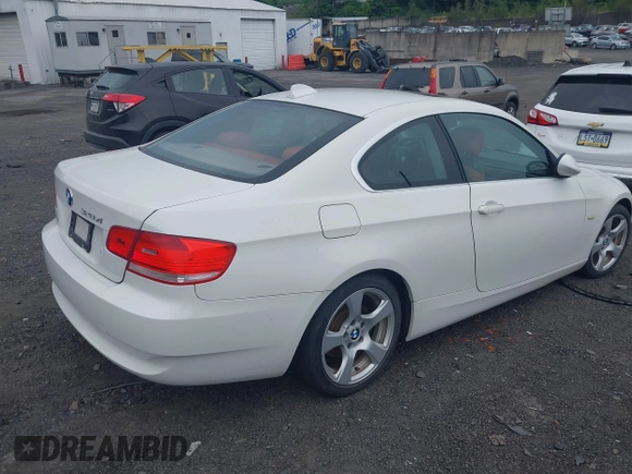 2007 BMW 3 Series 328xi z VIN WBAWC33597PD07016, wystawiony jako IAAI lot #42665037 z przebiegiem 147 900 mil mil oraz . Historia ofert i sprzedaży dostępna na DreamBid. Obrazek 4.