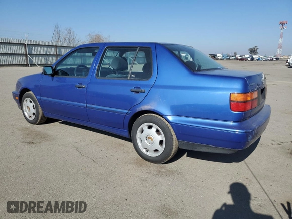 1998 Volkswagen Jetta z VIN 3VWRB81H3WM156525, wystawiony jako Copart lot #42262735 z przebiegiem 83 473 mil mil oraz Czysty tytuł • Clean title. Historia ofert i sprzedaży dostępna na DreamBid. Obrazek 2.