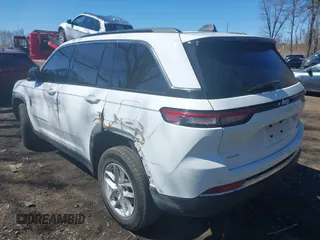2024 Jeep Grand Cherokee Laredo z VIN 1C4RJHAG3RC179449, wystawiony jako IAAI lot #41982811 z przebiegiem 26 518 mil mil oraz . Historia ofert i sprzedaży dostępna na DreamBid. Obrazek 3.
