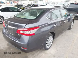 2014 Nissan Sentra SV z VIN 3N1AB7APXEL609922, wystawiony jako IAAI lot #42350013 z przebiegiem 135 382 mil mil oraz . Historia ofert i sprzedaży dostępna na DreamBid. Obrazek 4.