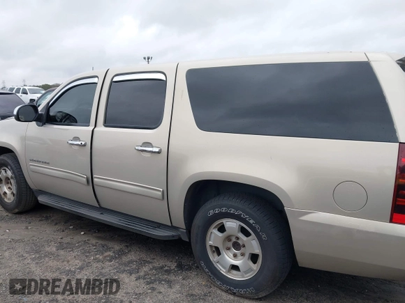 2010 Chevrolet Suburban LS with VIN 1GNUCHE03AR226103, listed as a IAAI auction lot 41729881 with 201,479 mi miles. Bid and sale history available at carsss.com. Image 14.