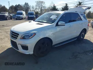2014 Mercedes-Benz M 63 AMG z VIN 4JGDA7EB2EA339177, wystawiony jako IAAI lot #41883758 z przebiegiem 111 416 mil mil oraz . Historia ofert i sprzedaży dostępna na DreamBid. Obrazek 2.