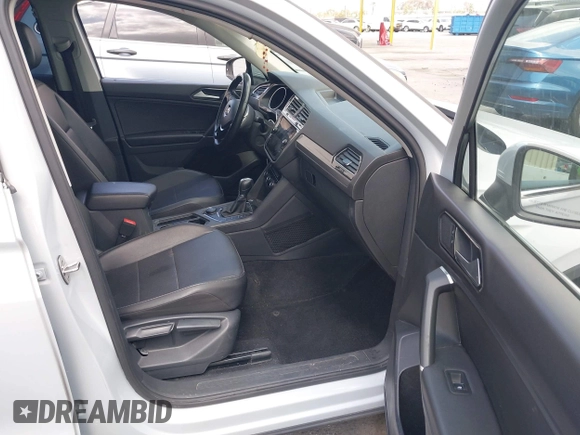 2018 Volkswagen Tiguan SEL with VIN 3VV2B7AX8JM105246, listed as a IAAI auction lot 41906838 with 110,749 mi miles and . Bid and sale history available at DreamBid. Image 5.