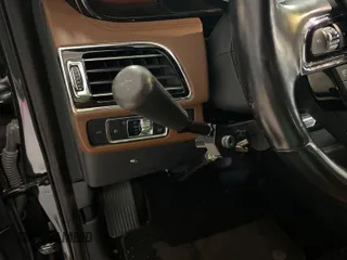 2022 Lincoln Navigator Reserve with VIN 5LMJJ2LT1NEL15170, listed as a IAAI auction lot 42832728 with 45,470 mi miles and . Bid and sale history available at DreamBid. Image 5.
