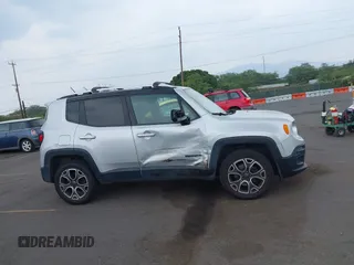 2017 Jeep Renegade Limited z VIN ZACCJBDB8HPE80599, wystawiony jako IAAI lot #41924622 z przebiegiem 91 058 mil mil oraz . Historia ofert i sprzedaży dostępna na DreamBid. Obrazek 14.