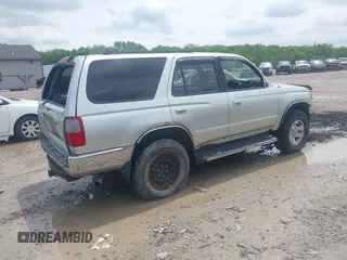 2000 Toyota 4Runner SR5 с VIN JT3HN86R6Y0284548, выставлен на аукционе IAAI как лот 42221806 с пробегом Не указан миль и . История ставок и продаж доступна на DreamBid. Изображение 4.