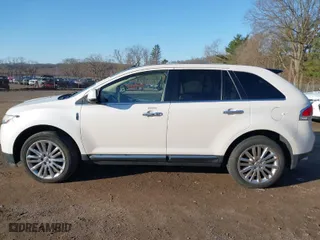 2011 Lincoln MKX with VIN 2LMDJ8JK3BBJ07462, listed as a IAAI auction lot 41785512 with 173,844 mi miles. Bid and sale history available at carsss.com. Image 14.