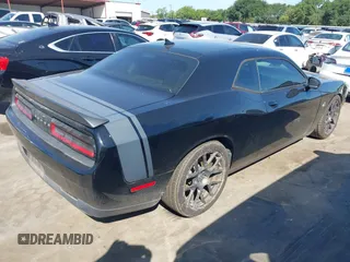 2016 Dodge Challenger R/T Scat Pack z VIN 2C3CDZFJ7GH217691, wystawiony jako IAAI lot #42228253 z przebiegiem 120 226 mil mil oraz . Historia ofert i sprzedaży dostępna na DreamBid. Obrazek 4.