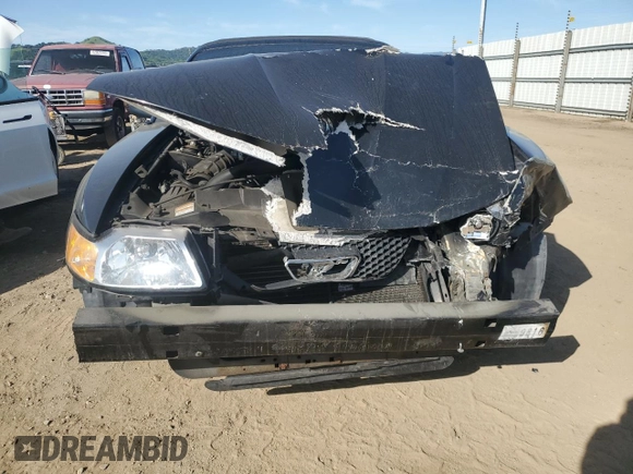 2000 Ford Mustang z VIN 1FAFP4442YF105843, wystawiony jako Copart lot #51977385 z przebiegiem 176 981 mil mil oraz Szkoda całkowita • Salvage title. Historia ofert i sprzedaży dostępna na DreamBid. Obrazek 5.