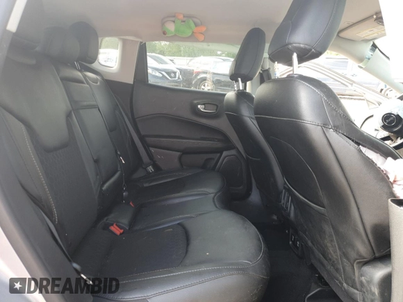2019 Jeep Compass Latitude z VIN 3C4NJDBB4KT641523, wystawiony jako Copart lot #56635905 z przebiegiem Nie podano mil oraz Szkoda całkowita • Salvage title. Historia ofert i sprzedaży dostępna na DreamBid. Obrazek 10.