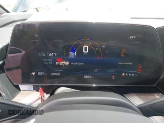 2025 Chevrolet Suburban Z71 z VIN 1GNS6DRD3SR228259, wystawiony jako IAAI lot #42381761 z przebiegiem 3 891 mil mil oraz . Historia ofert i sprzedaży dostępna na DreamBid. Obrazek 7.
