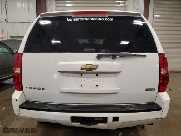 2008 Chevrolet Tahoe LTZ with VIN 1GNFK130X8R230262, listed as a Copart auction lot 44917725 with 164,865 mi miles and Non Repairable. Bid and sale history available at carsss.com. Image 6.