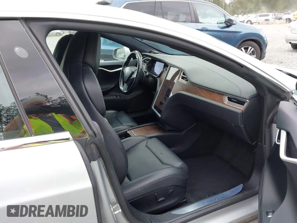 2017 Tesla Model S 60 z VIN 5YJSA1E11HF217633, wystawiony jako IAAI lot #42586913 z przebiegiem 152 987 mil mil oraz . Historia ofert i sprzedaży dostępna na DreamBid. Obrazek 5.