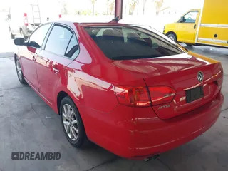 2012 Volkswagen Jetta SE z VIN 3VWDP7AJ0CM370635, wystawiony jako IAAI lot #42458308 z przebiegiem 183 142 mil mil oraz . Historia ofert i sprzedaży dostępna na DreamBid. Obrazek 3.