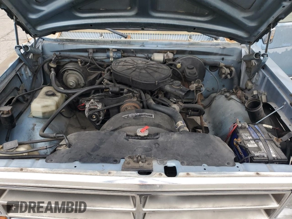 1988 Dodge D/W 100 z VIN 1B7FD04X1JS635451, wystawiony jako Copart lot #77610474 z przebiegiem 74 691 mil mil oraz Nie do naprawy • Non repairable. Historia ofert i sprzedaży dostępna na DreamBid. Obrazek 12.