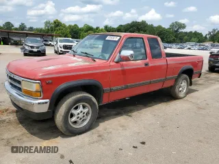 1995 Dodge Dakota z VIN 1B7GG23Y7SS117847, wystawiony jako Copart lot #59565875 z przebiegiem 214 267 mil mil oraz Czysty tytuł • Clean title. Historia ofert i sprzedaży dostępna na DreamBid. Obrazek 1.