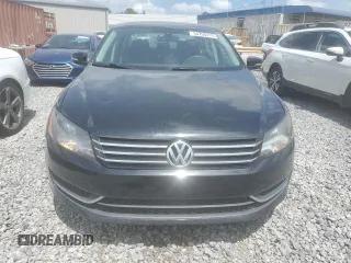 2014 Volkswagen Passat S z VIN 1VWAS7A34EC025857, wystawiony jako Copart lot #55750215 z przebiegiem 221 764 mil mil oraz Czysty tytuł • Clean title. Historia ofert i sprzedaży dostępna na DreamBid. Obrazek 5.