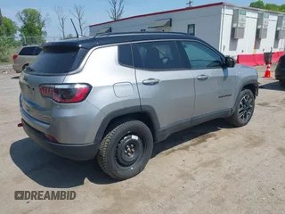 2021 Jeep Compass Trailhawk z VIN 3C4NJDDB7MT590390, wystawiony jako IAAI lot #42163205 z przebiegiem 70 551 mil mil oraz . Historia ofert i sprzedaży dostępna na DreamBid. Obrazek 4.