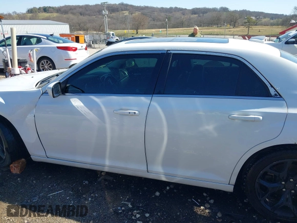 2016 Chrysler 300 Limited with VIN 2C3CCAAG2GH211782, listed as a IAAI auction lot 41718191 with 127,836 mi miles. Bid and sale history available at carsss.com. Image 14.