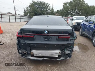2021 BMW 7 Series 740i z VIN WBA7T2C06MCE57381, wystawiony jako IAAI lot #41620500 z przebiegiem 58 326 mil mil oraz . Historia ofert i sprzedaży dostępna na DreamBid. Obrazek 16.