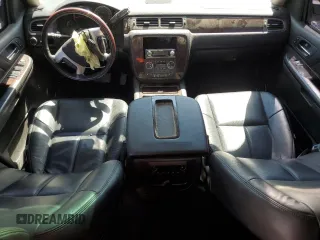 2008 GMC Sierra Denali z VIN 2GTEC638481135144, wystawiony jako Copart lot #70402884 z przebiegiem 211 510 mil mil oraz Czysty tytuł • Clean title. Historia ofert i sprzedaży dostępna na DreamBid. Obrazek 8.
