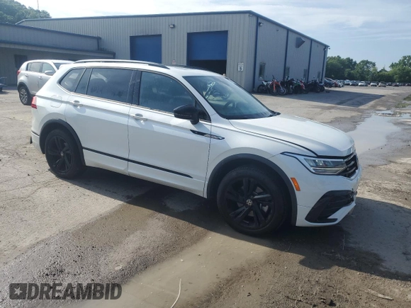 2024 Volkswagen Tiguan SE R-Line Black with VIN 3VV8B7AX4RM067827, listed as a Copart auction lot 62585995 with 6,166 mi miles and Salvage title. Bid and sale history available at DreamBid. Image 4.