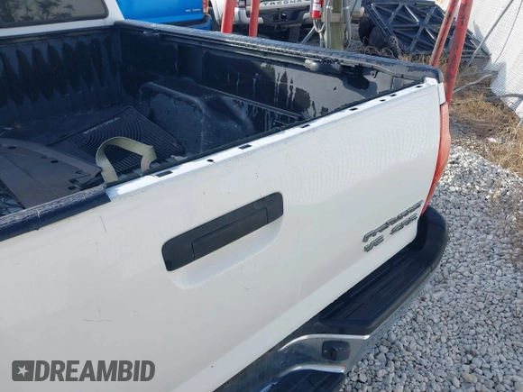 2005 Toyota Tacoma PreRunner with VIN 3TMKU72N65M001821, listed as a IAAI auction lot 41579911 with 301,297 mi miles. Bid and sale history available at carsss.com. Image 16.
