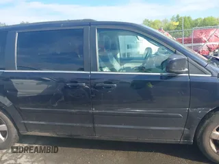 2011 Volkswagen Routan SE z VIN 2V4RW3DG3BR717246, wystawiony jako IAAI lot #42196697 z przebiegiem 155 375 mil mil oraz . Historia ofert i sprzedaży dostępna na DreamBid. Obrazek 13.
