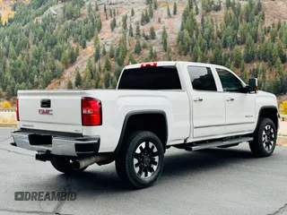 2018 GMC Sierra 2500HD SLT with VIN 1GT12TEY8JF232441, listed as a Copart auction lot 80102474 with 116,458 mi miles and Salvage Title. Bid and sale history available at carsss.com. Image 4.