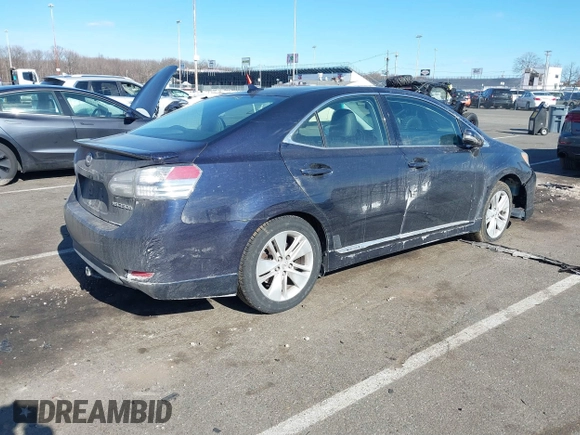 2010 Lexus HS 250h z VIN JTHBB1BA9A2035560, wystawiony jako IAAI lot #41694493 z przebiegiem 131 106 mil mil oraz . Historia ofert i sprzedaży dostępna na DreamBid. Obrazek 4.