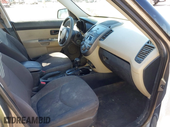 2010 Kia Soul + with VIN KNDJT2A29A7028640, listed as a IAAI auction lot 41820532 with 303,975 mi miles. Bid and sale history available at carsss.com. Image 5.