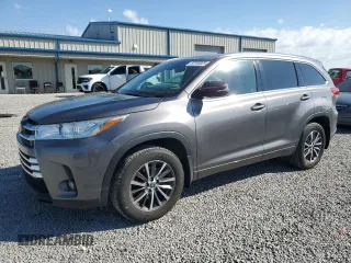 2017 Toyota Highlander XLE with VIN 5TDJZRFH5HS456984, listed as a Copart auction lot 50780025 with 113,287 mi miles and Salvage title. Bid and sale history available at DreamBid. Image 1.