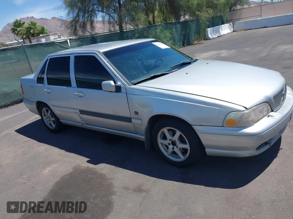 1999 Volvo S70 z VIN YV1LS55A0X2597598, wystawiony jako IAAI lot #42249040 z przebiegiem 280 390 mil mil oraz . Historia ofert i sprzedaży dostępna na DreamBid. Obrazek 13.