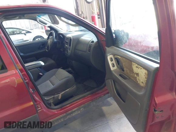 2004 Ford Escape XLT with VIN 1FMYU031X4KA86449, listed as a IAAI auction lot 42629506 with 231,115 mi miles and . Bid and sale history available at DreamBid. Image 5.