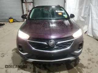 2020 Buick Encore GX Select z VIN KL4MMDSLXLB105930, wystawiony jako Copart lot #57657415 z przebiegiem 69 649 mil mil oraz Czysty tytuł • Clean title. Historia ofert i sprzedaży dostępna na DreamBid. Obrazek 5.