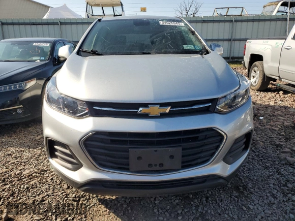 2019 Chevrolet Trax LS with VIN 3GNCJNSB9KL351587, listed as a Copart auction lot 54025945 with 17,083 mi miles and Salvage Title. Bid and sale history available at carsss.com. Image 5.