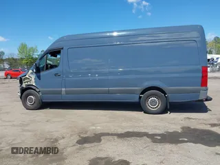 2019 Mercedes-Benz Sprinter Cargo z VIN WD4PF1CD4KT006098, wystawiony jako IAAI lot #42039521 z przebiegiem 80 537 mil mil oraz . Historia ofert i sprzedaży dostępna na DreamBid. Obrazek 14.
