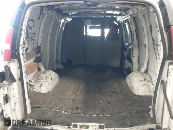 2007 Chevrolet Express Cargo z VIN 1GCFG15X571105039, wystawiony jako IAAI lot #41763534 z przebiegiem 134 696 mil mil oraz . Historia ofert i sprzedaży dostępna na DreamBid. Obrazek 8.