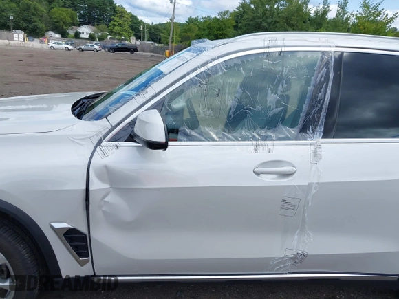 2024 BMW X5 xDrive40i z VIN 5UX23EU07R9S40743, wystawiony jako IAAI lot #40135118 z przebiegiem 303 mil mil oraz . Historia ofert i sprzedaży dostępna na DreamBid. Obrazek 17.